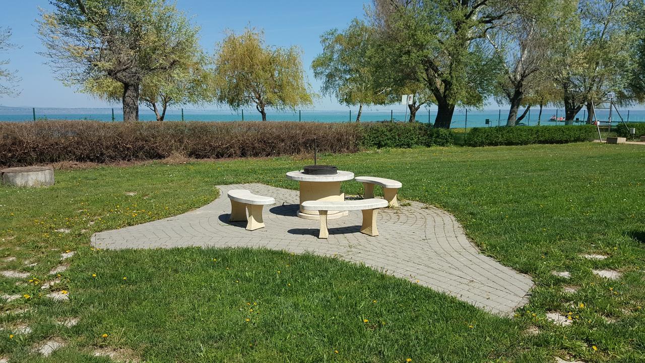 Surman Apartmanok Шиофок Экстерьер фото
